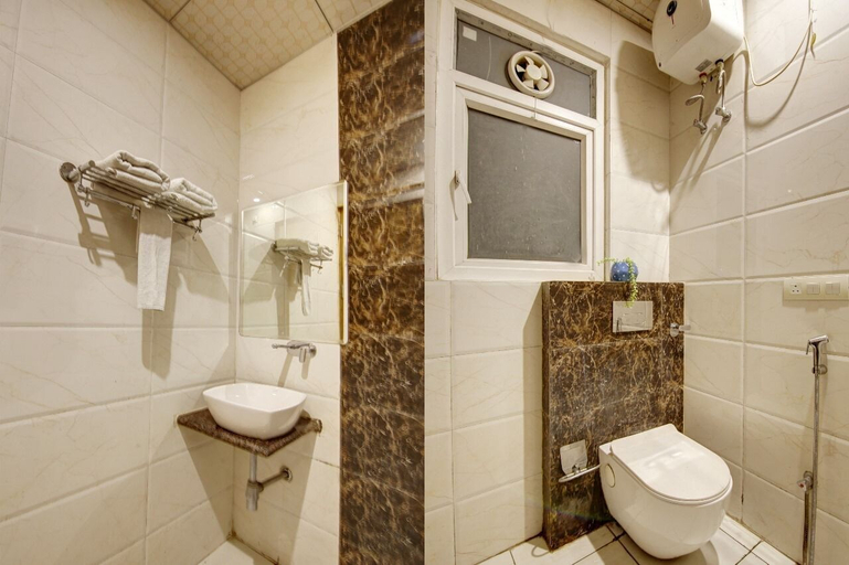 Bathroom 5, The Palm Suites, Gurgaon