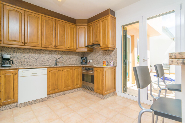 Room 2, Goixa in Lloseta With 3 Bedrooms and 2 Bathrooms, Baleares