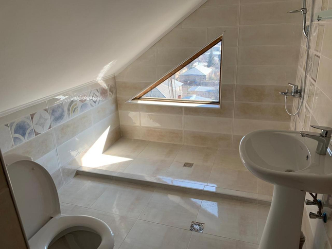 Shower 4, Bolnisi Elia, Bolnisi