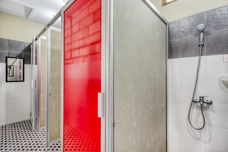 Bathroom 14