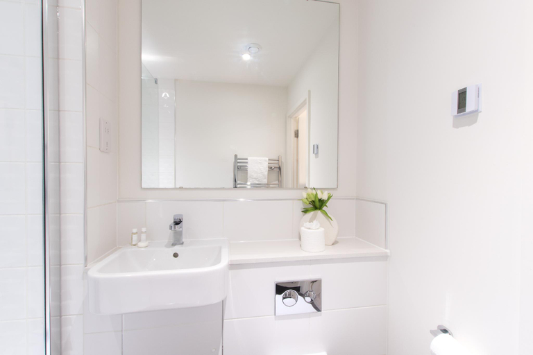 Bathroom 4, City Stay Apartments - Platform Bedford, Bedfordshire