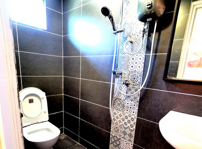 Bathroom 11