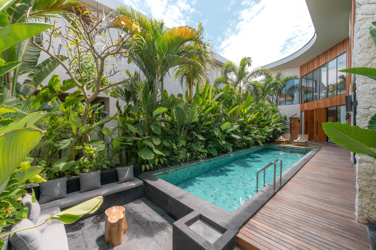 Sport & Beauty 2, Villa Amanora - Magnificent 5BR Villa in Berawa Close to The Beach, Badung