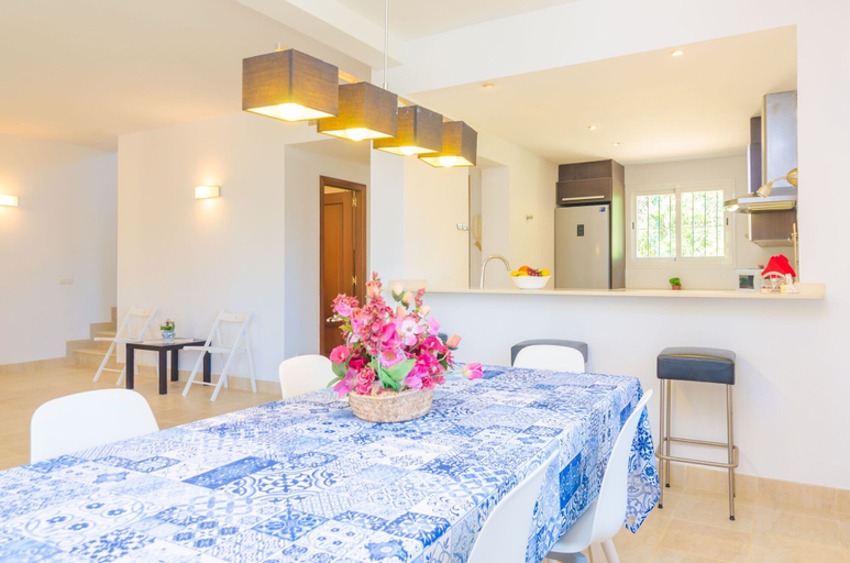 Room 4, Voltora in Campos With 3 Bedrooms and 3 Bathrooms, Baleares
