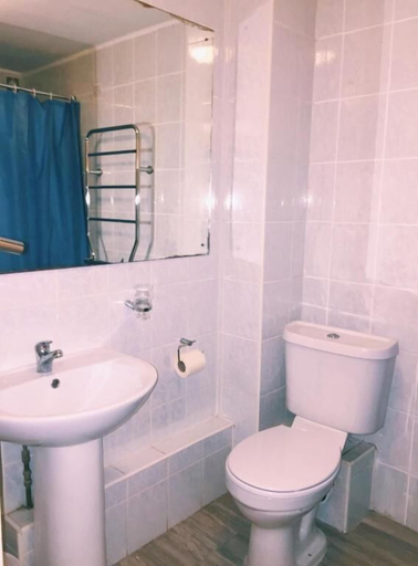 Bathroom 4, The Oasis Hotel, Hertfordshire