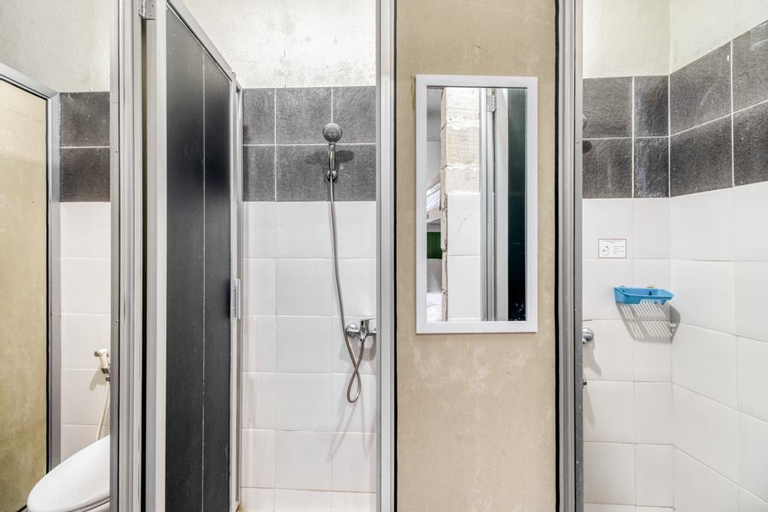 Bathroom 15