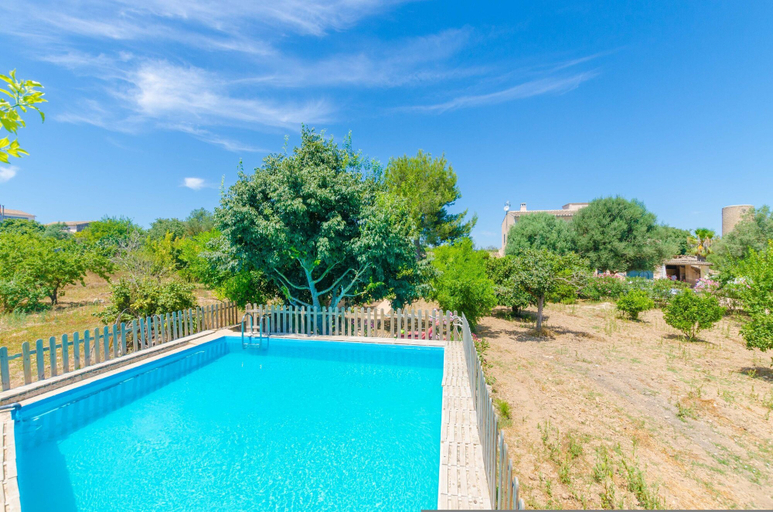 Room 3, Hort De Can Bou in Porreres, Baleares