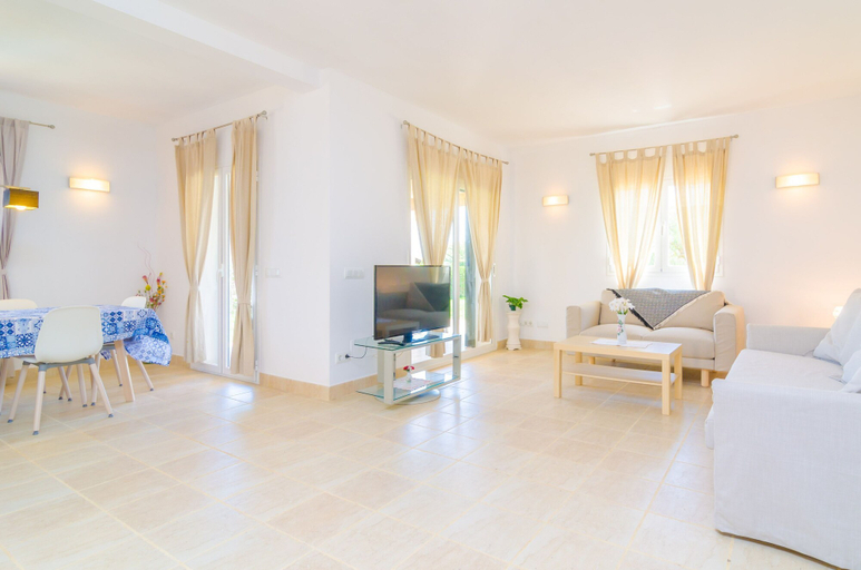 Room 2, Voltora in Campos With 3 Bedrooms and 3 Bathrooms, Baleares