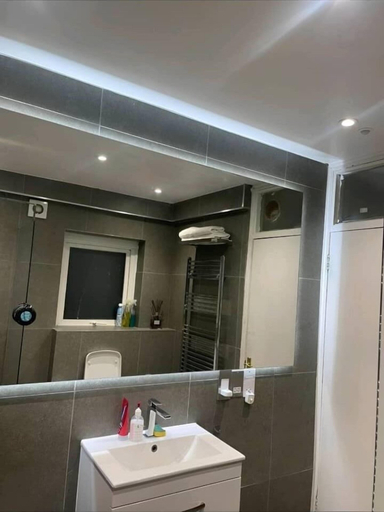 Bathroom 2, Fern Cozy Apartment 4 Wifi Parking, London
