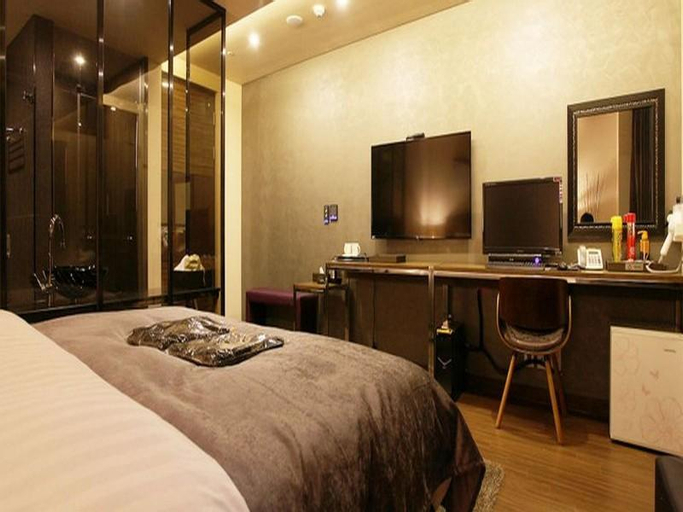 Bedroom 12