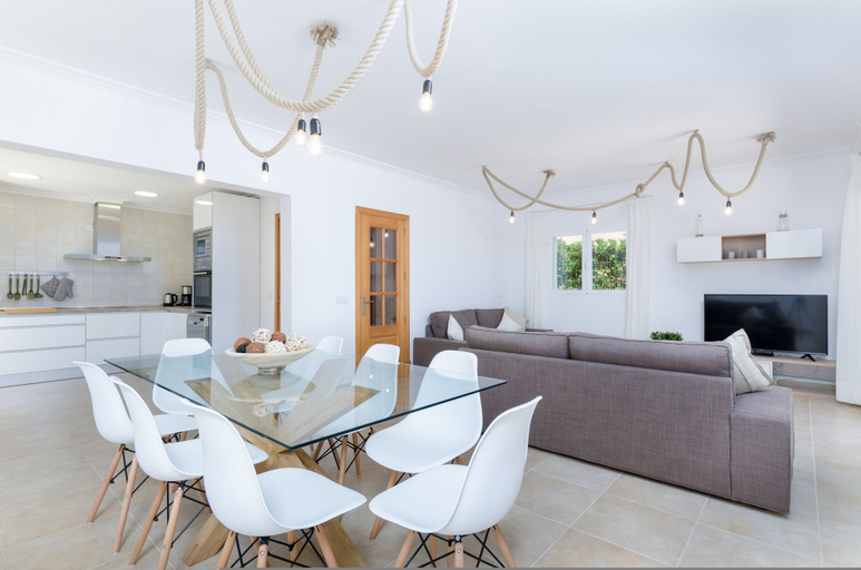 Room 3, Dones D Aigua 11 in Urbanitzaci s Estanyol, Baleares