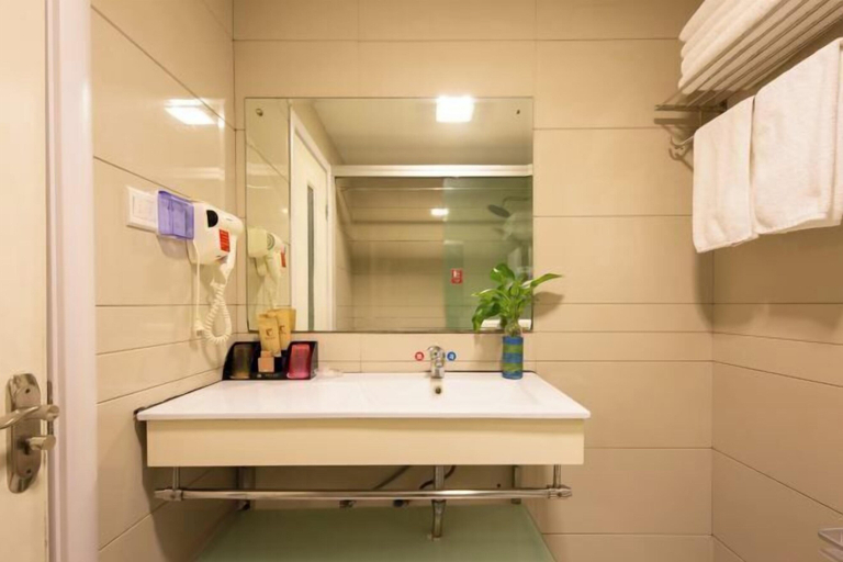 Bathroom 4, Hengdian World Studios Hengpiao Grand Hotel, Jinhua