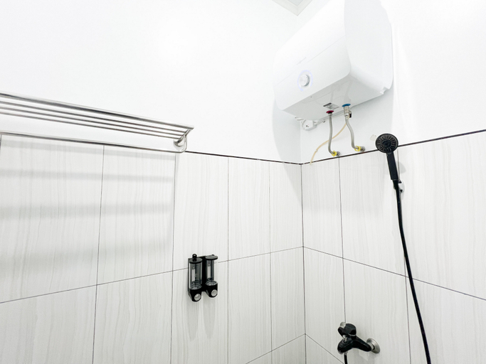 Bathroom 3, RedDoorz Syariah @ Prisma Homestay, Wonosobo