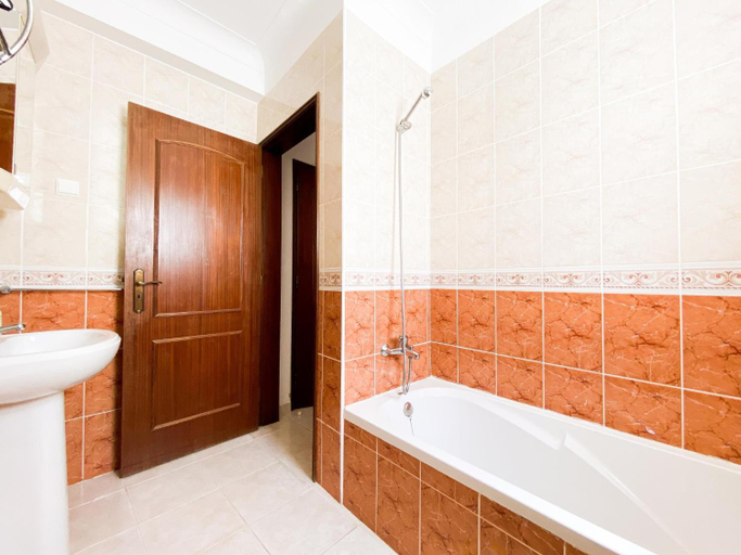 Bathroom 2, Simple Beach Lovers' Retreat in Espiche #1888, Lagos
