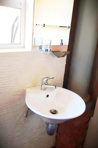 Bathroom 3, De Werf Lodge, Siyanda