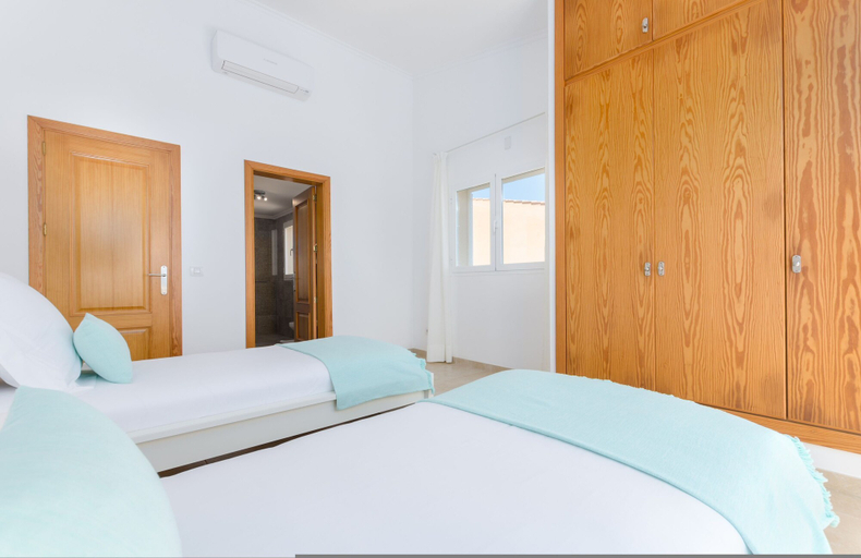 Room 4, Dones D Aigua 11 in Urbanitzaci s Estanyol, Baleares