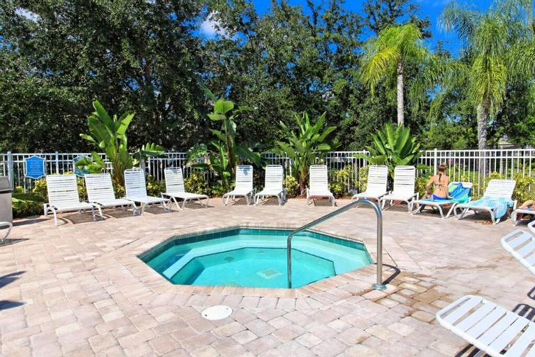 Sport & Beauty 5, Windsor Palms, next to clubhouse, Osceola