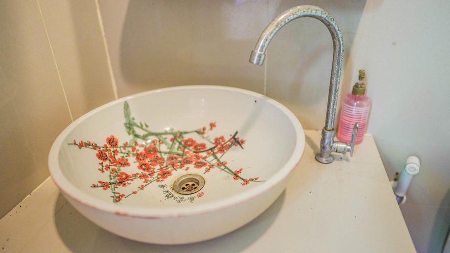 Bathroom 7