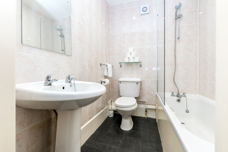 Bathroom 4, Sycamore Apartments, York