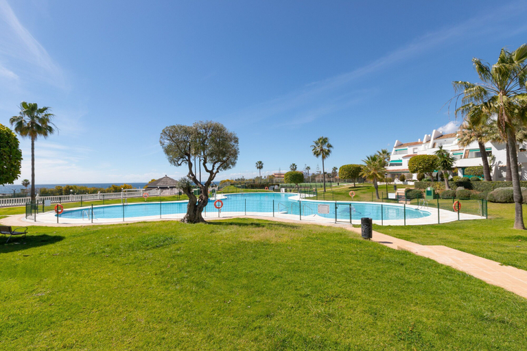 Room 5, Lunamar in Marbella With 4 Bedrooms and 3 Bathrooms, Málaga