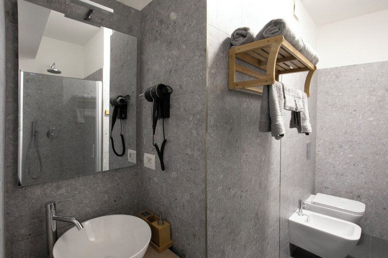 Bathroom 4, VILLA GIO'S, Monza and Brianza