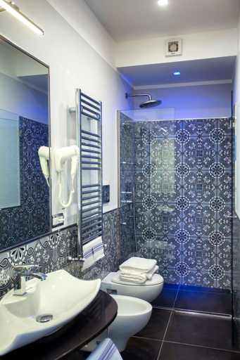 Bathroom 3, Amalfi Apartments Design centro storico, Salerno