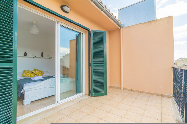 Room 5, Goixa in Lloseta With 3 Bedrooms and 2 Bathrooms, Baleares