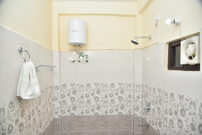 Bathroom 2, Hotel Lake Paradise Inn, Nainital