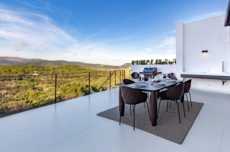 Room 3, Montblau in Buger With 4 Bedrooms and 5 Bathrooms, Baleares