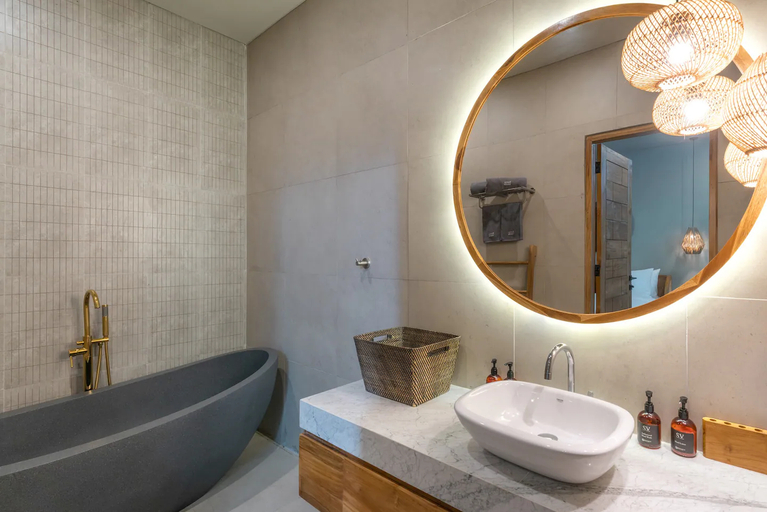 Bathroom 5, Villa Amanora - Magnificent 5BR Villa in Berawa Close to The Beach, Badung