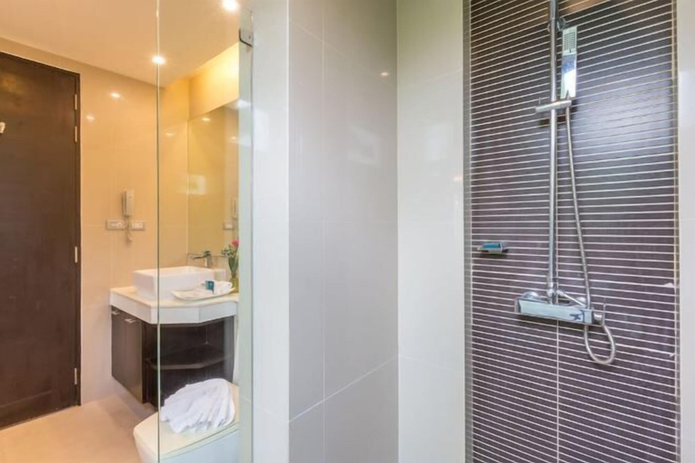Bathroom 11