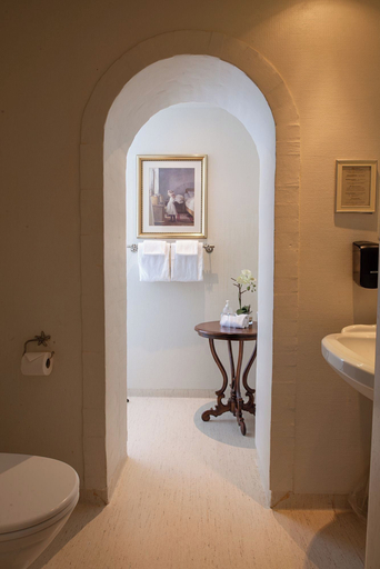 Bathroom 4, Hvedholm Slotshotel, Faaborg-Midtfyn