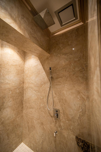 Bathroom 11