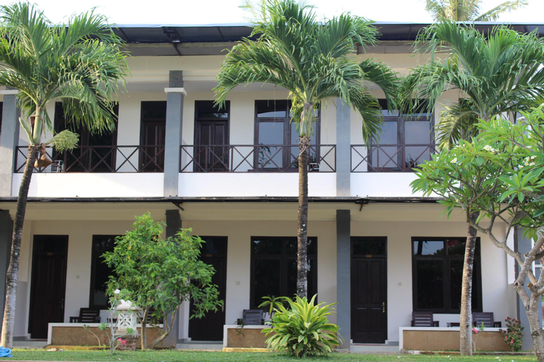 Exterior 4
