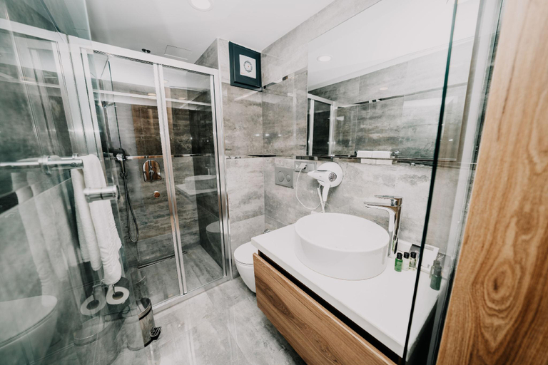 Bathroom 3, Business Life Hotel & SPA Bakirkoy, Bakırköy