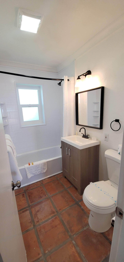 Bathroom 4, Los Bungalows, San Diego