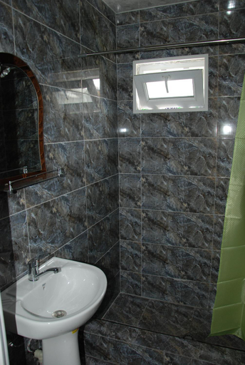 Bathroom 1, Gogi Jafaridze's Guesthouse, Mestia