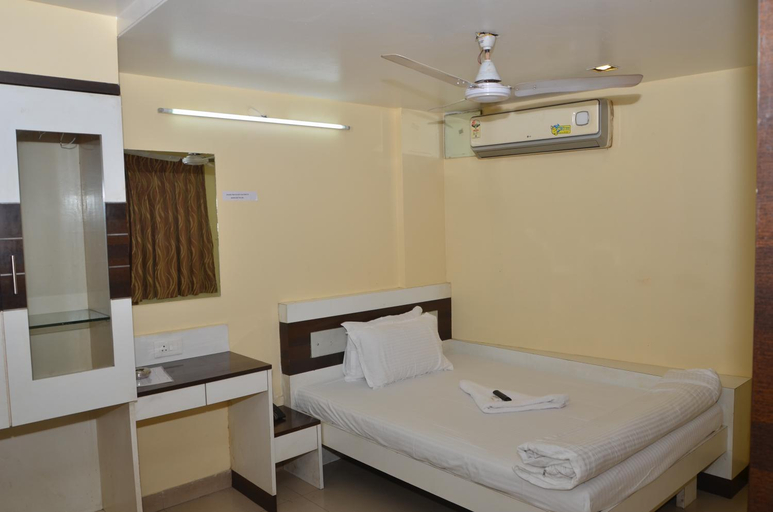 Others 2, Da Casa Business Hotel, Pune
