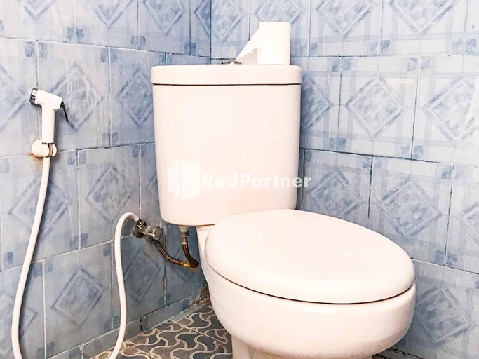 Bathroom 3, Reynold Artha Guest House RedPartner, Klungkung