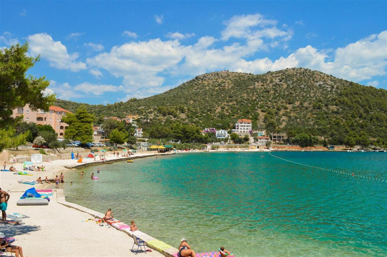Others 4, Villa Oleander, Marina