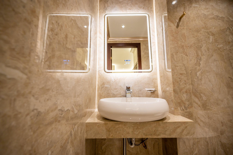 Bathroom 15