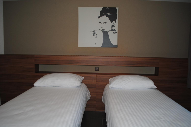 Bedroom 2, Hotel Du Soleil, Sierre