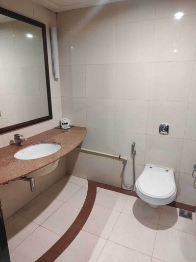 Bathroom 5, Luxera Hotels & Resorts, Delhi