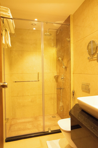 Bathroom 4, Golden Fortune Inn Hotel, Bangalore