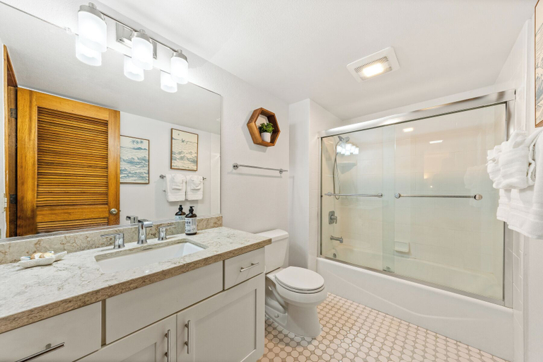 Bathroom 4, Makahuena 2106, Kauai