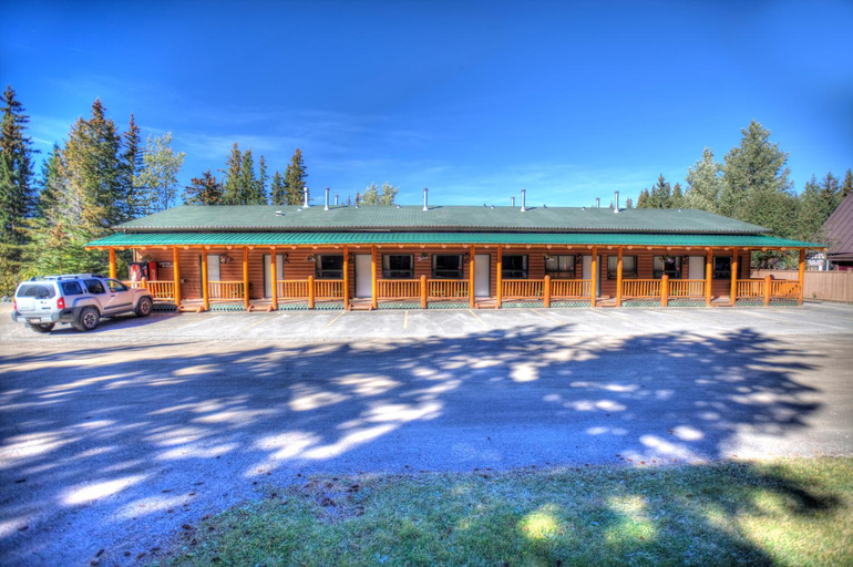 Exterior & Views 2, Overlander Mountain Lodge, Division No. 14