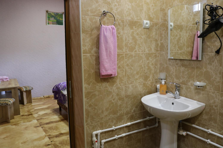 Bathroom 3, Saro B&B and Safari Tours