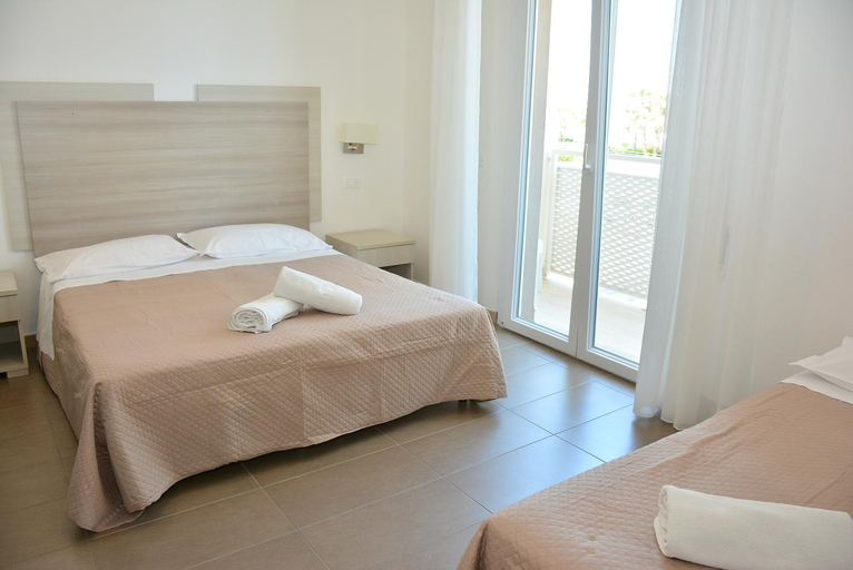 Others 2, Hotel Marisa, Rimini
