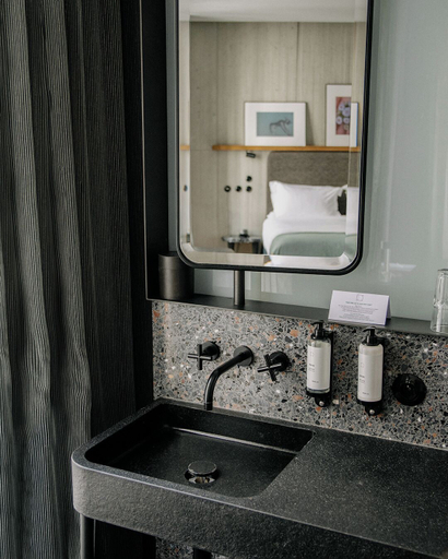 Bathroom 4, Hôtel National Arts et Métiers, Paris