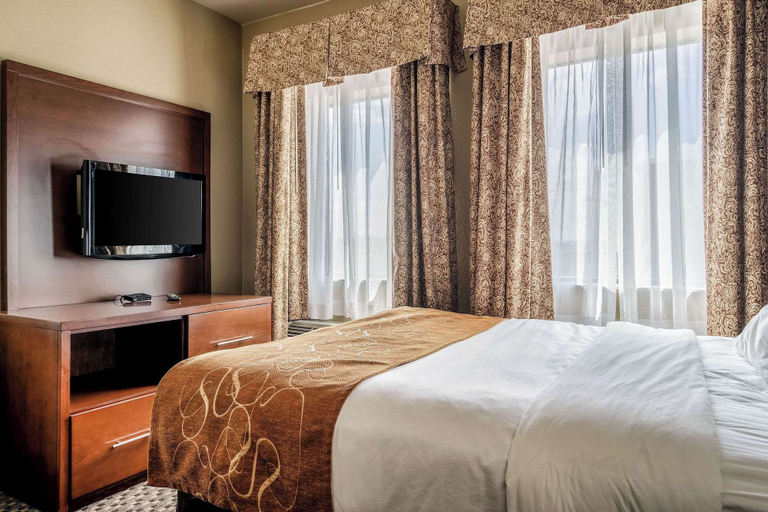 Bedroom 3, Comfort Suites Near Texas State University, Hays